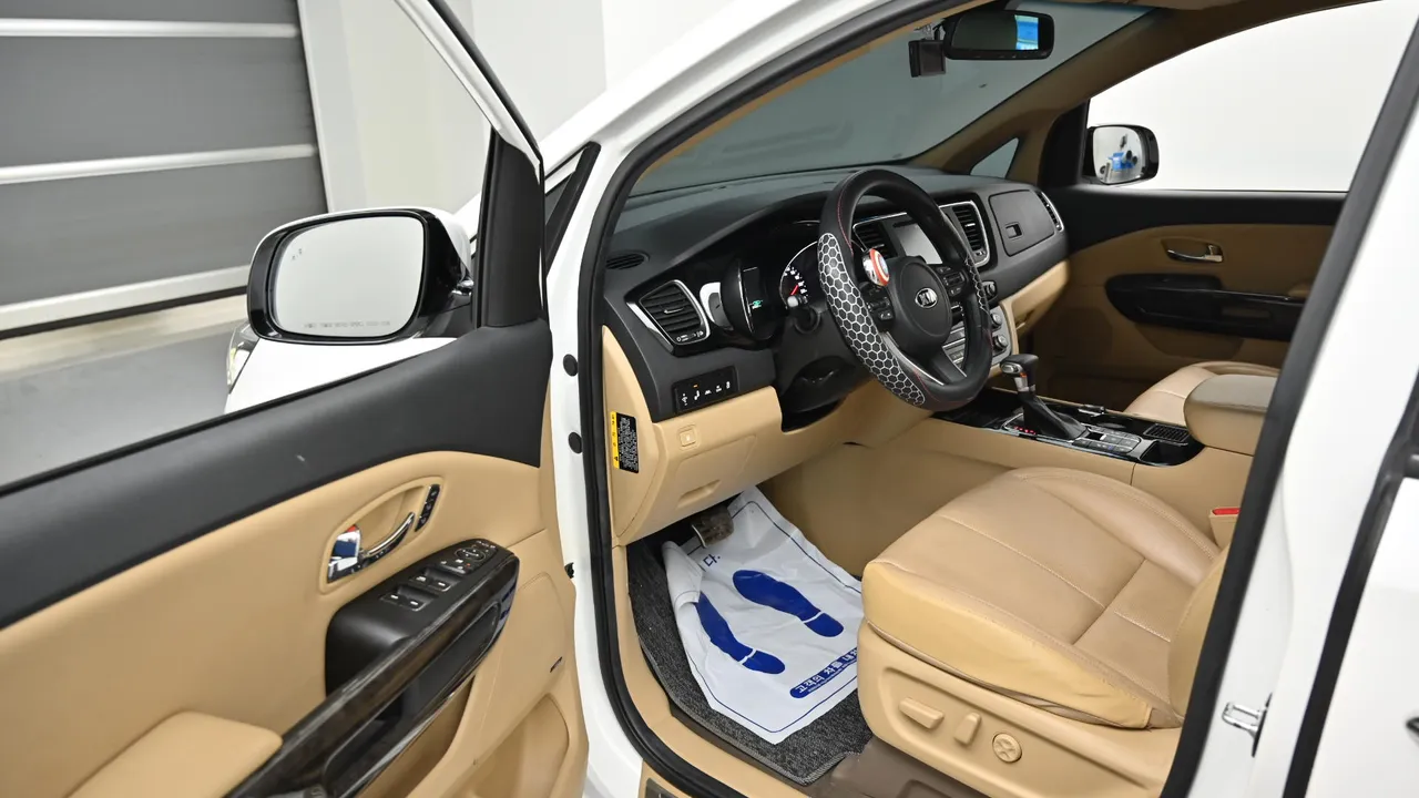 Kia Carnival — miniaturë 11