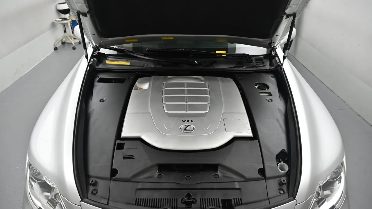 Lexus LS — miniaturë 6