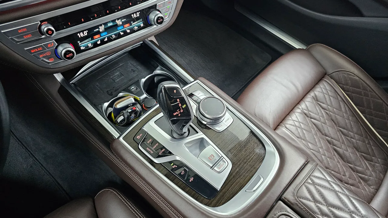 BMW 7er — miniaturë 9