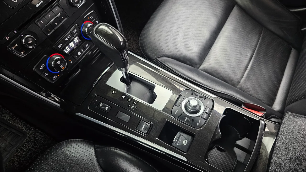 Renault Korea (Samsung) SM7 Nova 2.5 V6