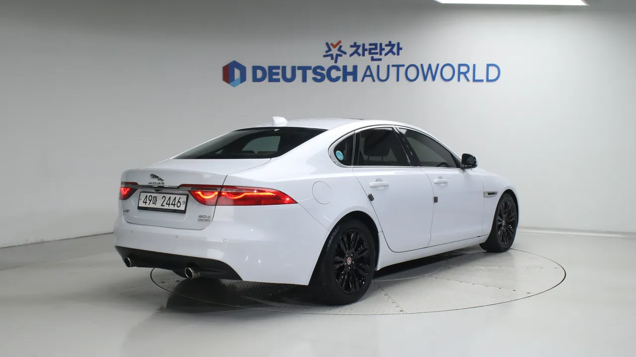 Jaguar XF — miniaturë 2
