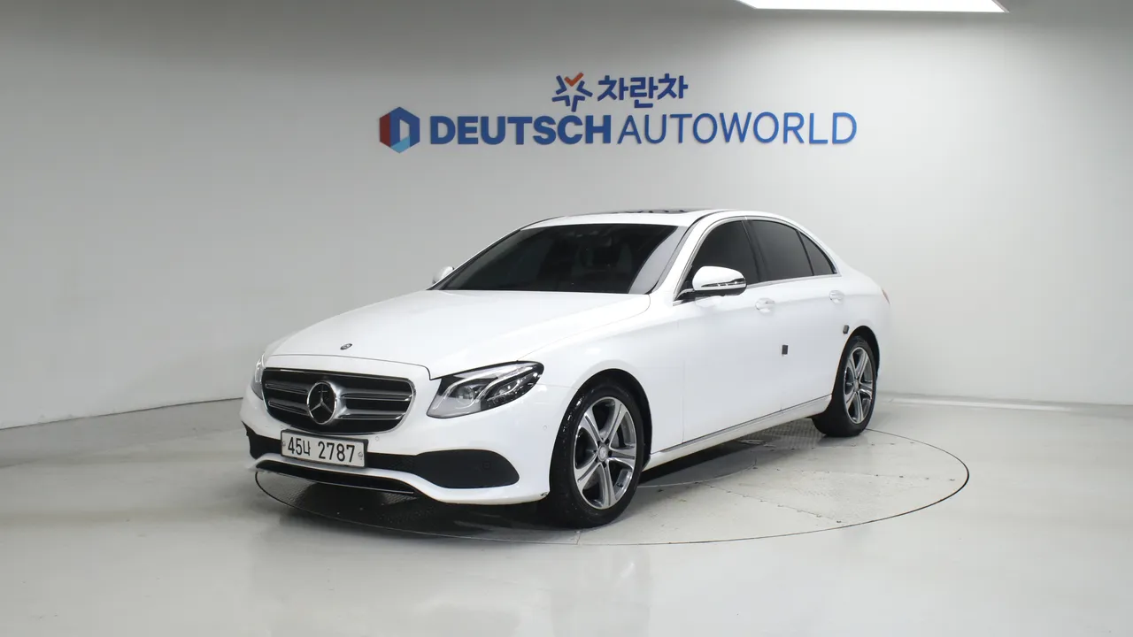 Mercedes-Benz E-klasse E300 아방가르드 인텔리전트 드라이브 — foto 1