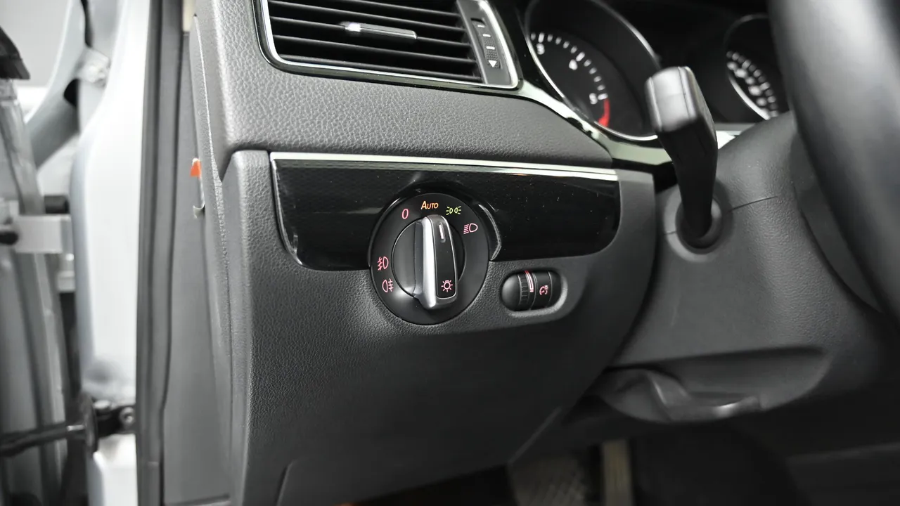 Volkswagen Jetta — miniaturë 16