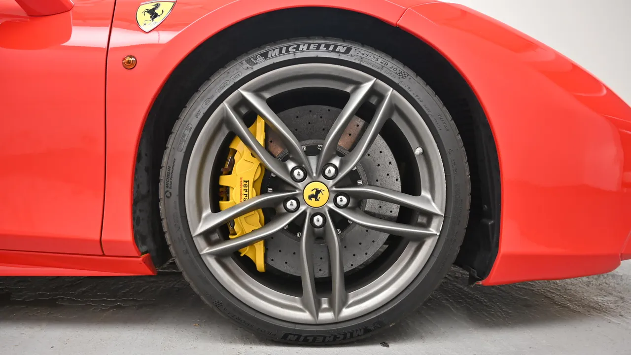 Ferrari 488 — miniaturë 5
