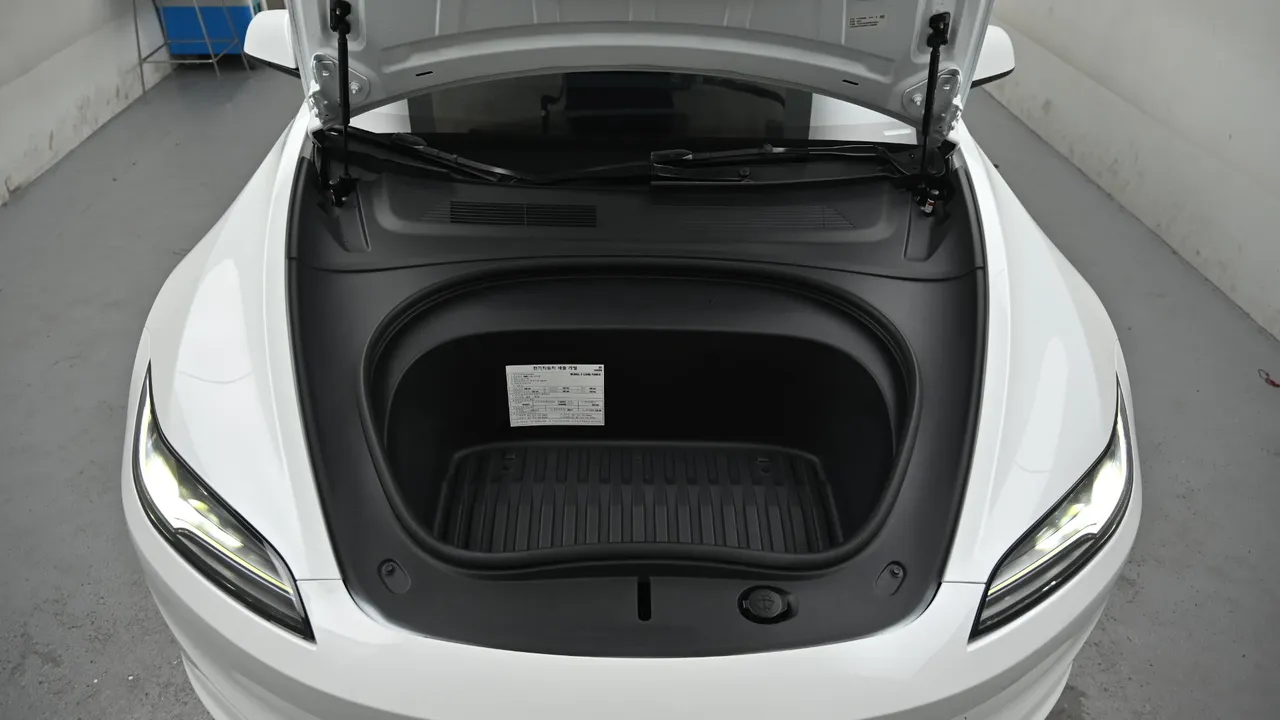 Tesla Model 3 — miniaturë 6