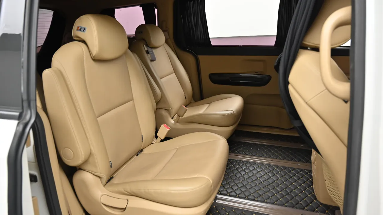 Kia Carnival — miniaturë 30