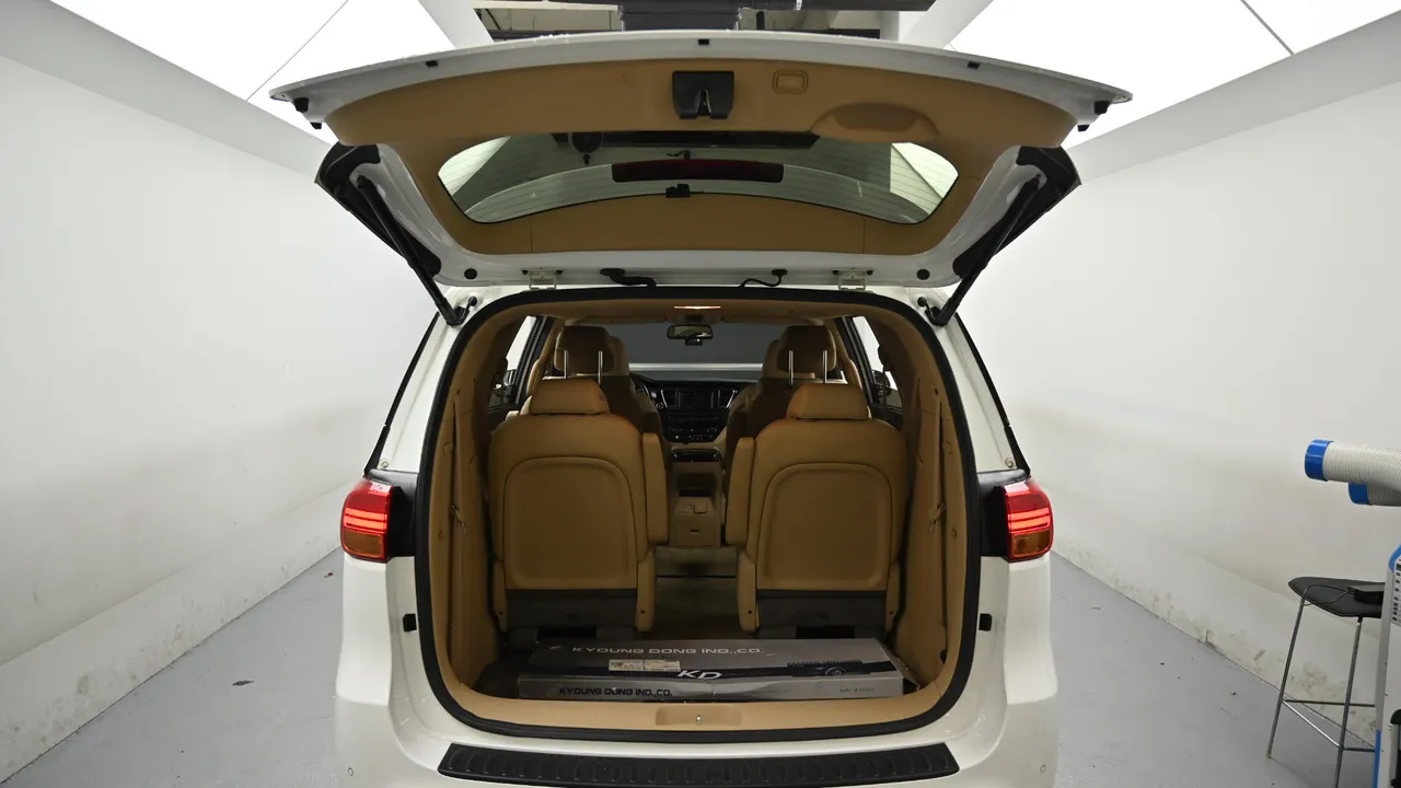 Kia Carnival — miniaturë 19