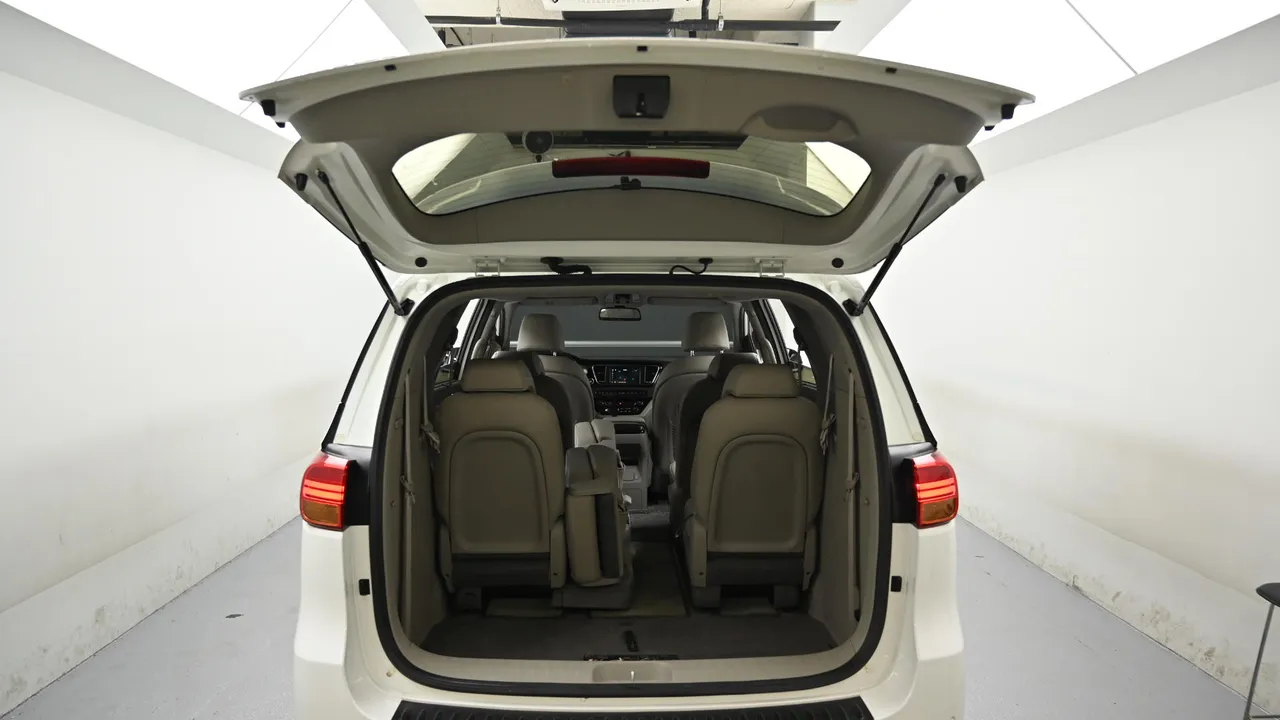 Kia Carnival — miniaturë 19