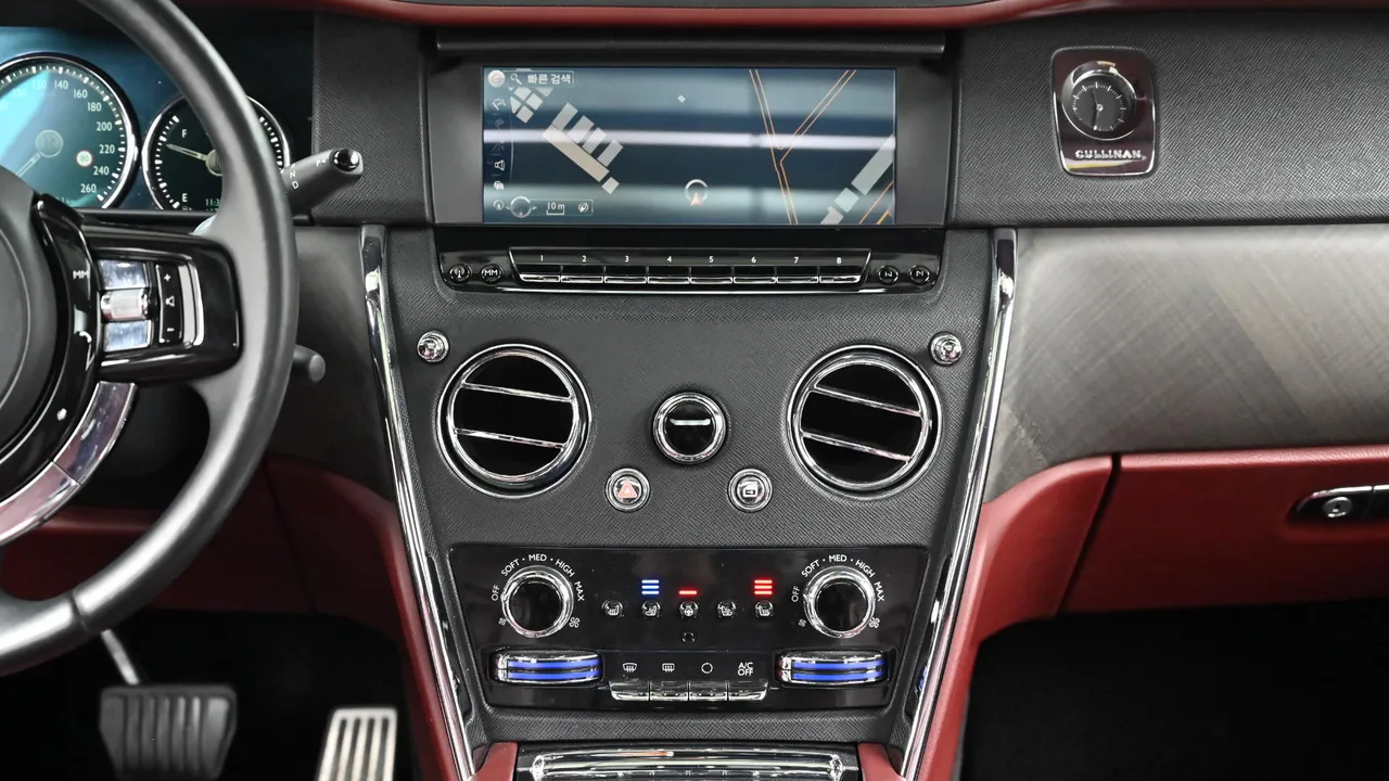 Rolls-Royce Cullinan — miniaturë 14