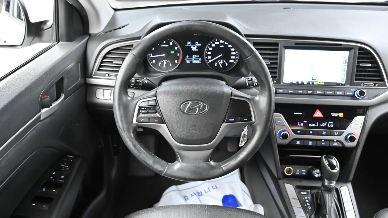 Hyundai Avante — miniaturë 13