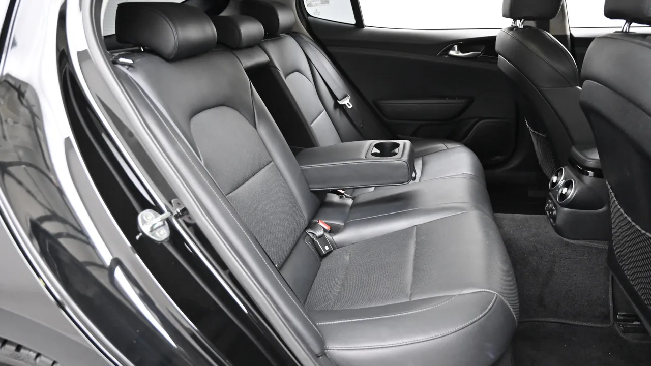 Kia Stinger — miniaturë 12