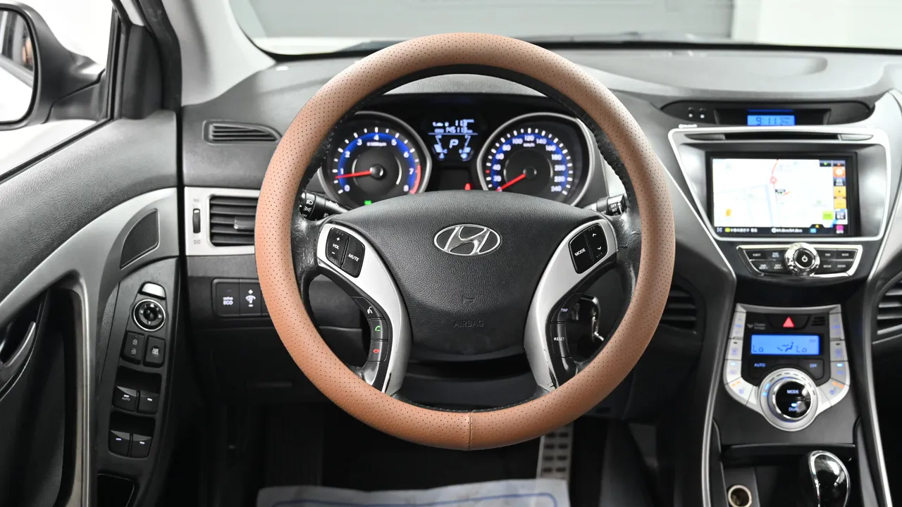 Hyundai Avante — miniaturë 13