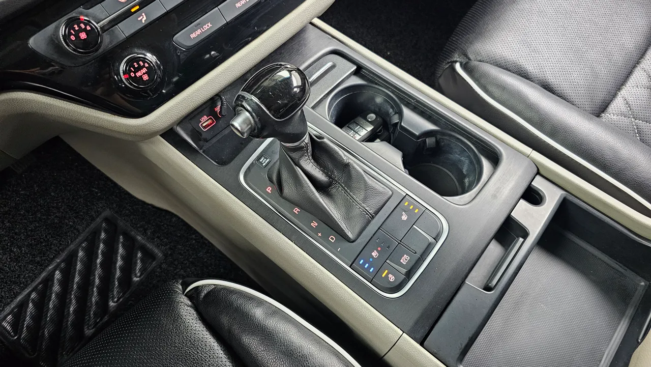 Kia Carnival — miniaturë 9