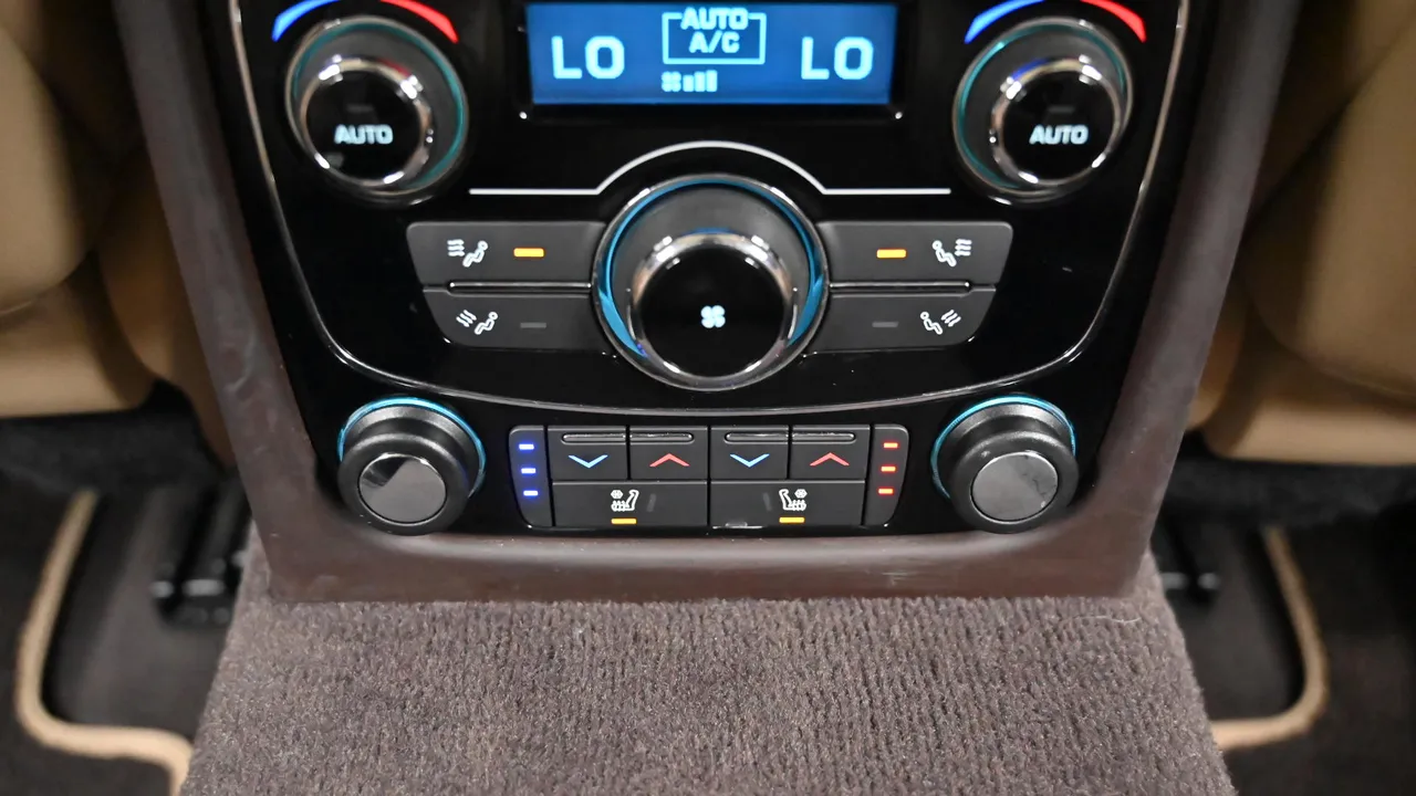 Jaguar XJ — miniaturë 16