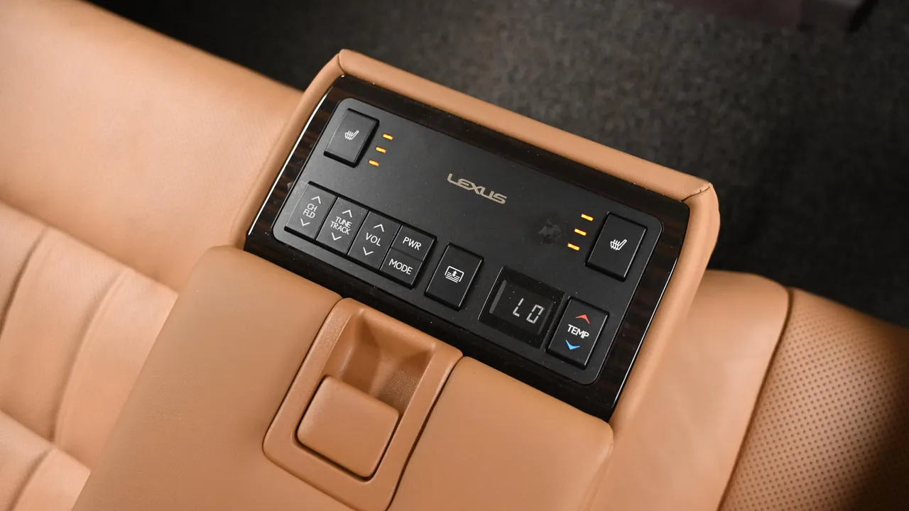 Lexus ES — miniaturë 16