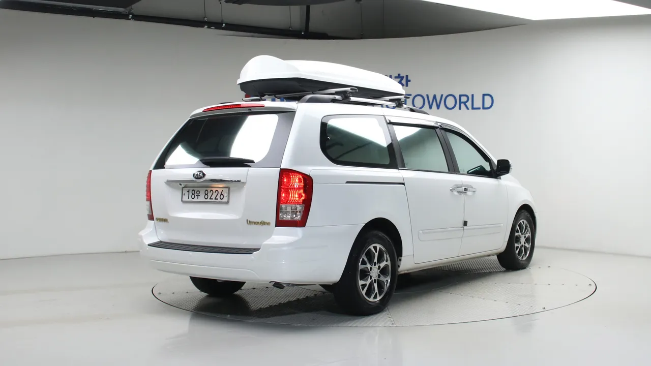 Kia Carnival — miniaturë 2