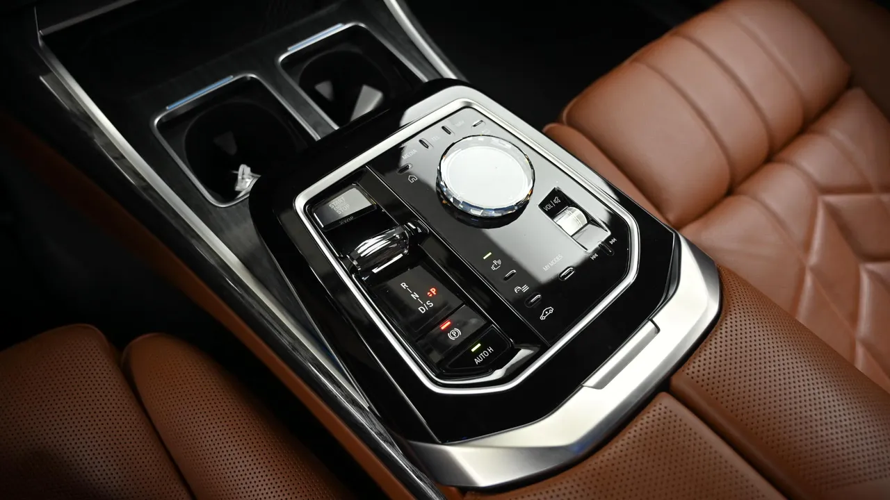 BMW 7er — miniaturë 25