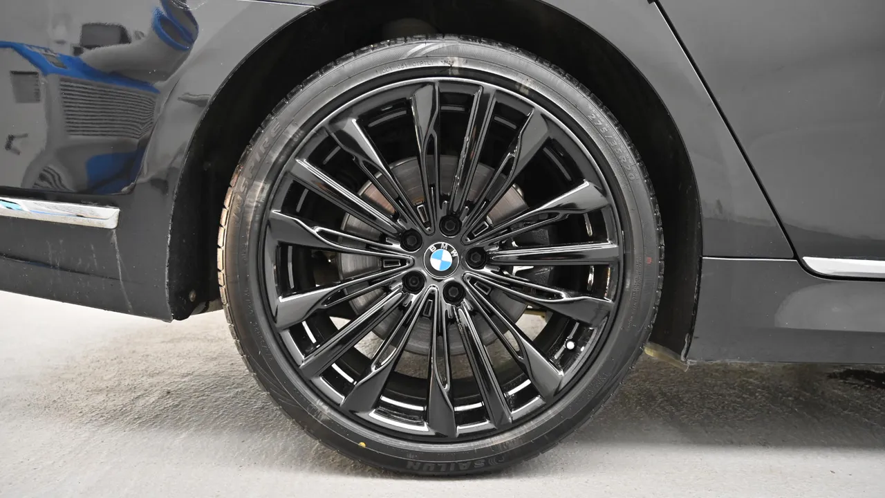 BMW 7er — miniaturë 5