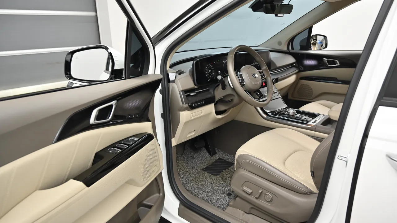 Kia Carnival — miniaturë 11