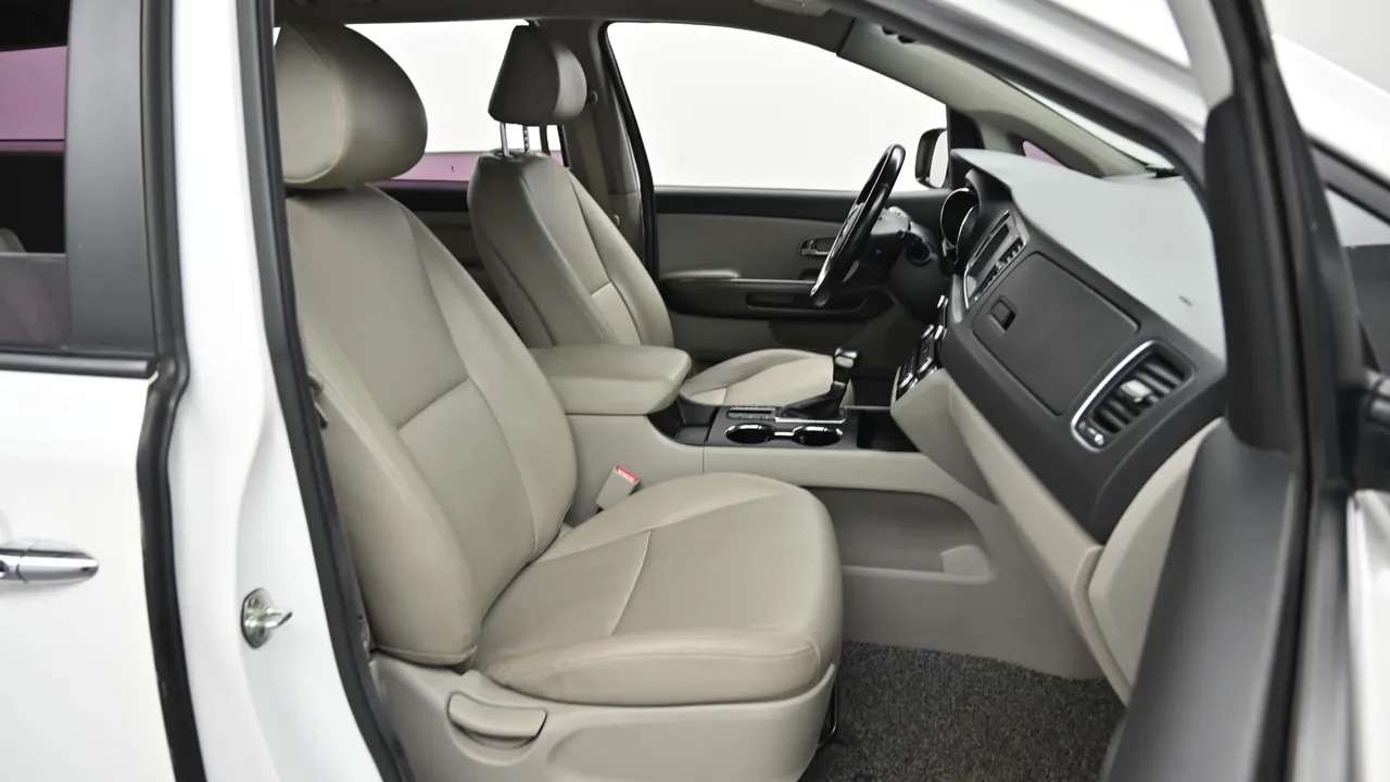 Kia Carnival — miniaturë 10