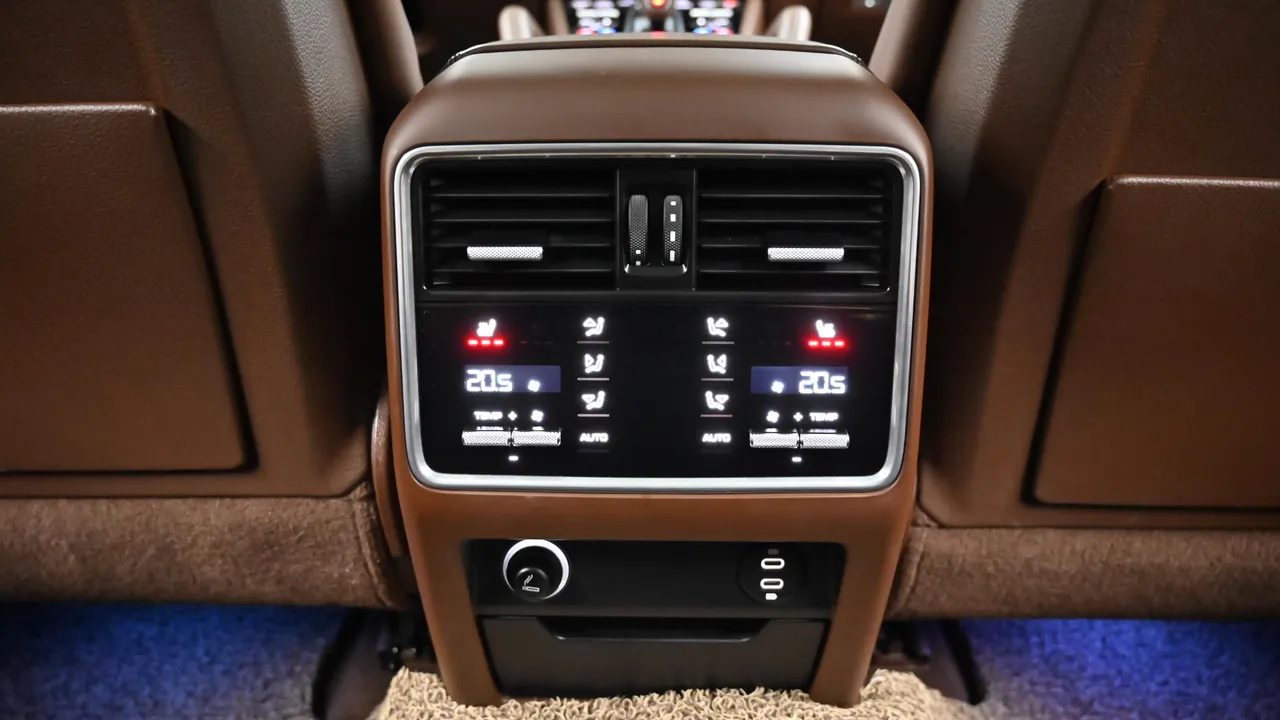 Porsche Cayenne — miniaturë 16