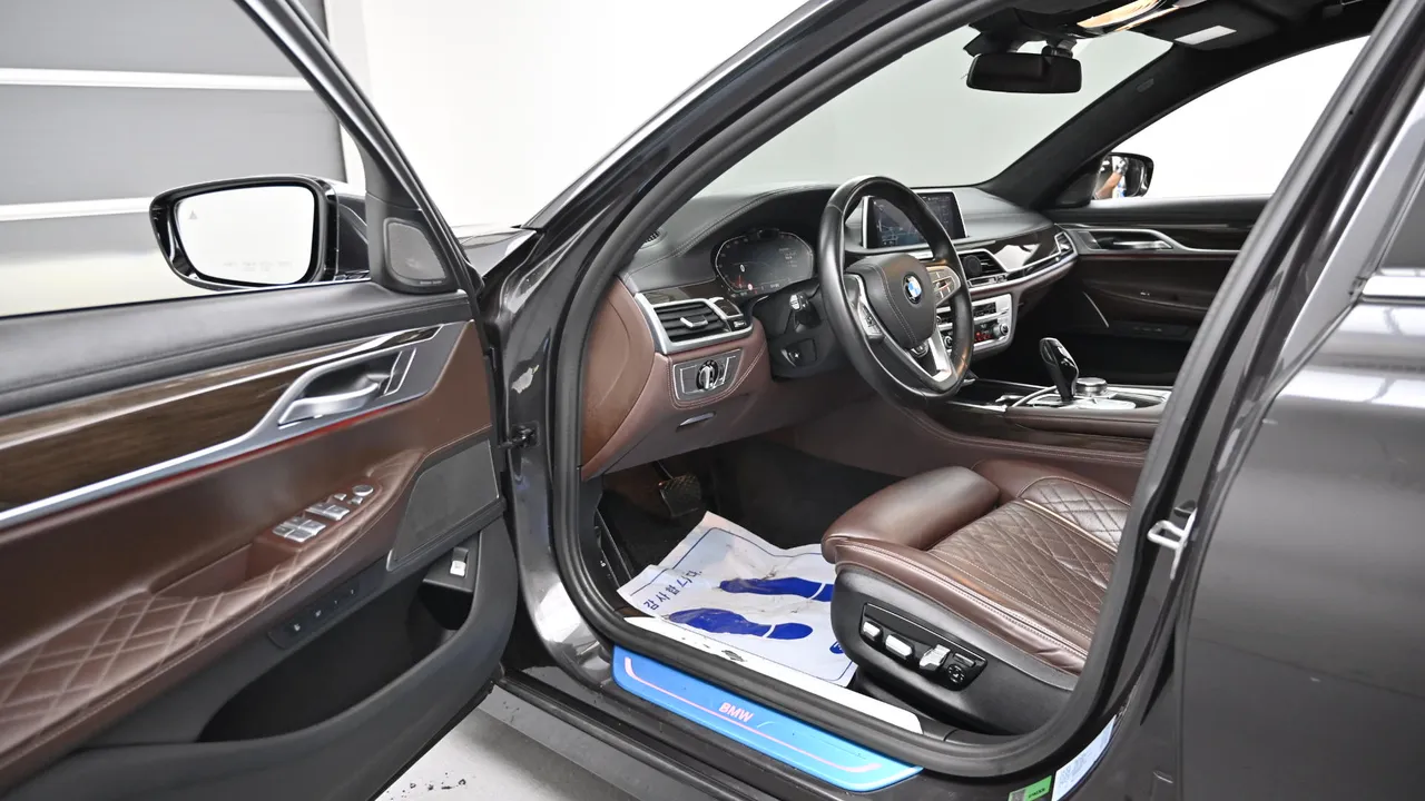 BMW 7er — miniaturë 11