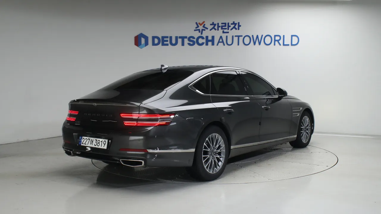Genesis G80 — miniaturë 2