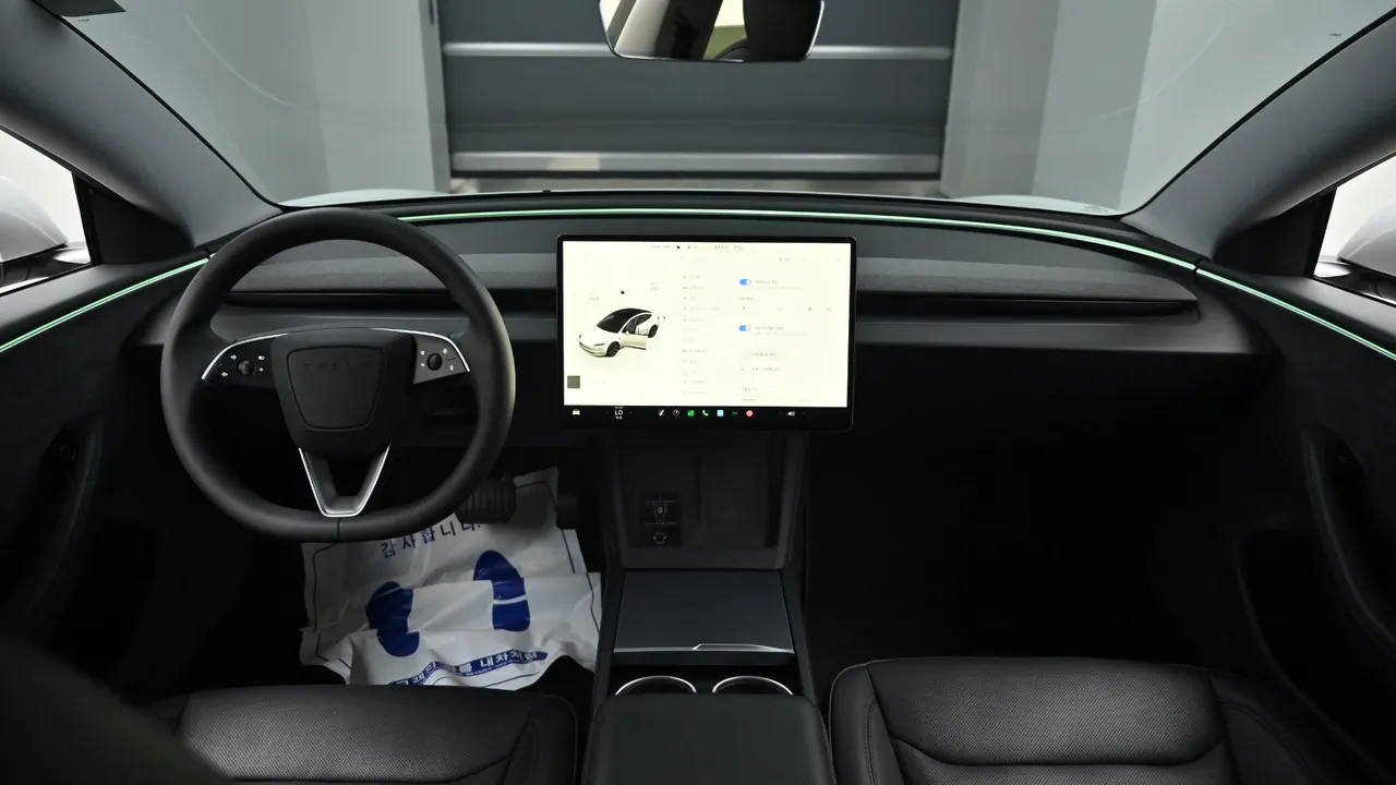 Tesla Model 3 — miniaturë 7