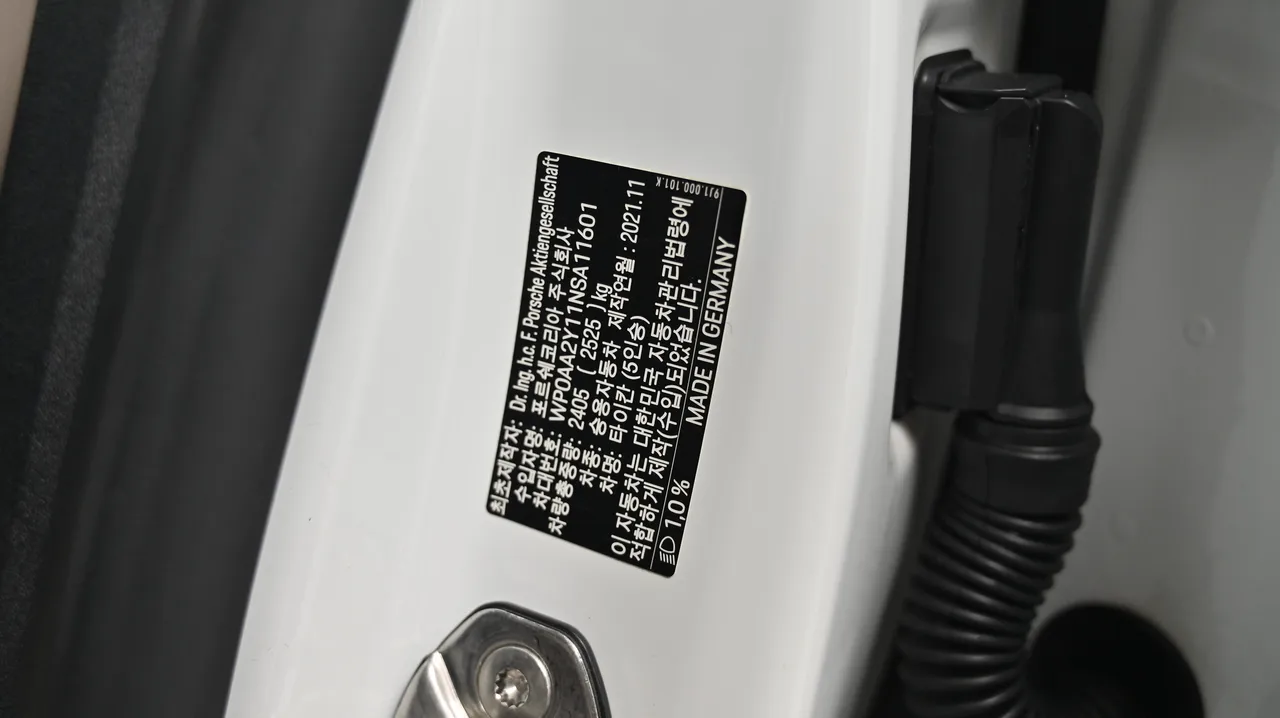 Porsche Taycan — miniaturë 20