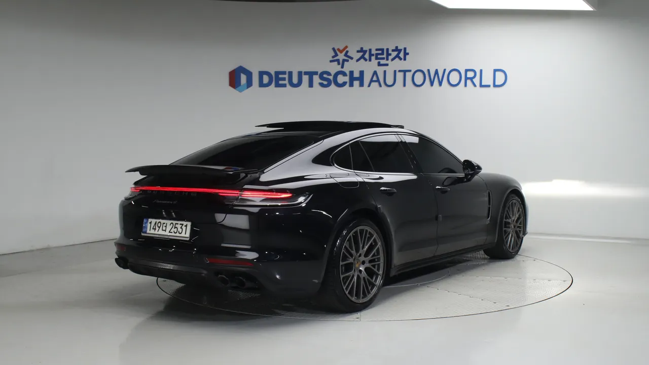 Porsche Panamera — miniaturë 2