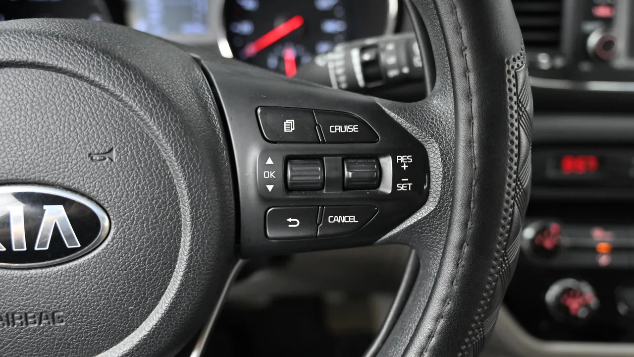 Kia Carnival — miniaturë 17