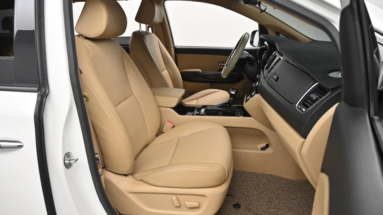 Kia Carnival — miniaturë 10