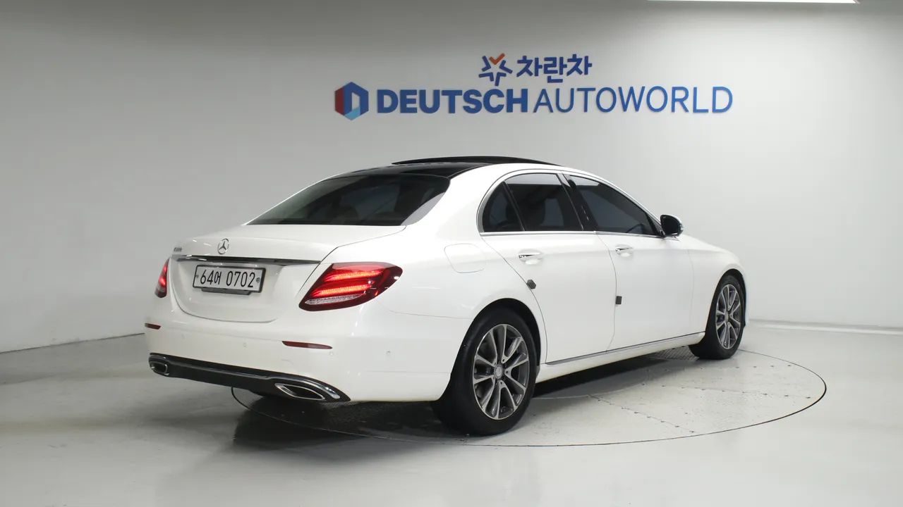Mercedes-Benz E-klasse — miniaturë 2