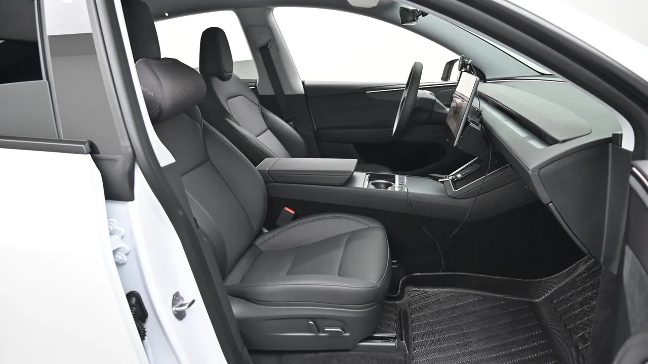 Tesla Model Y — miniaturë 10