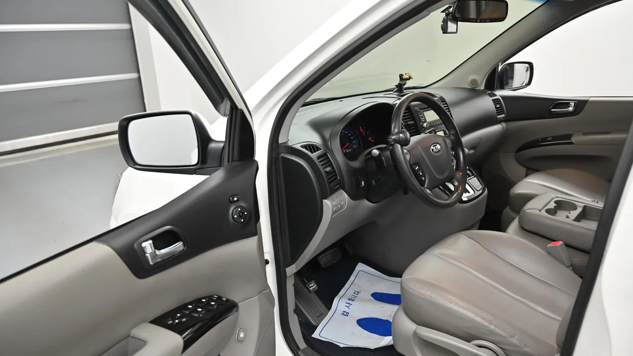 Kia Carnival — miniaturë 11