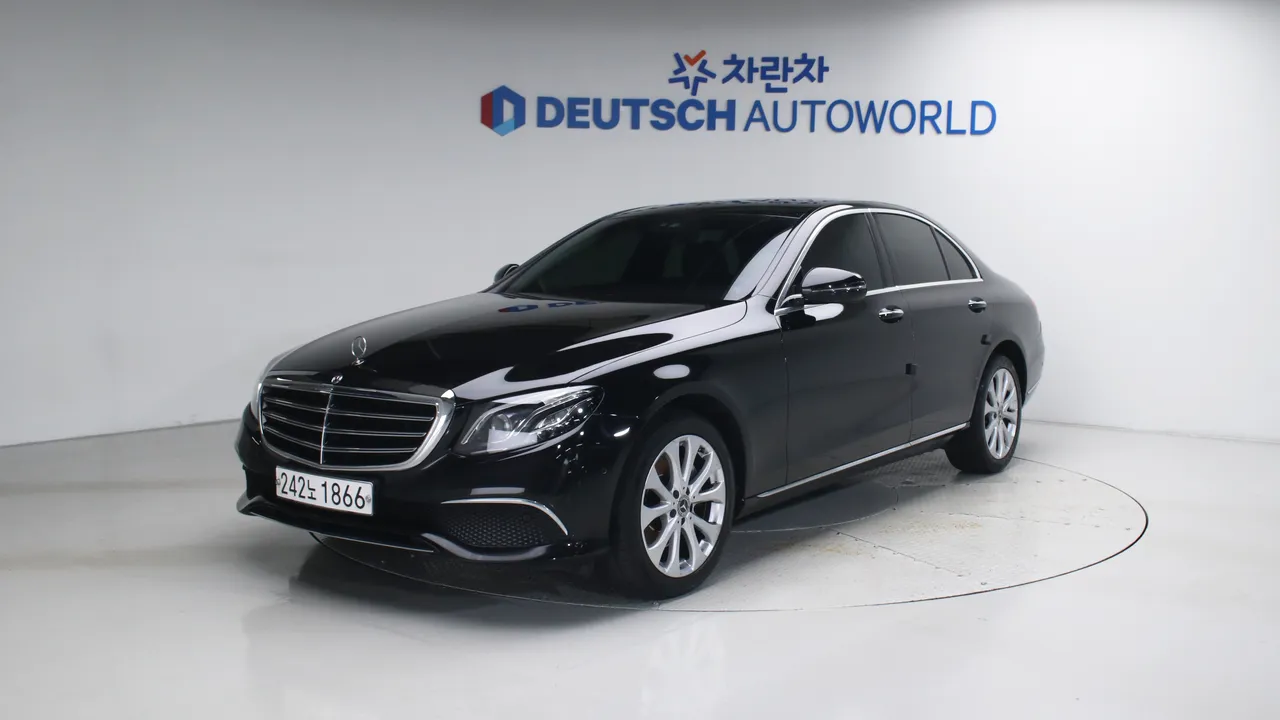 Mercedes-Benz E-klasse E220d 4MATIC 익스클루시브 — foto 1