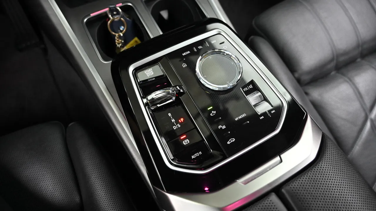 BMW 7er — miniaturë 9