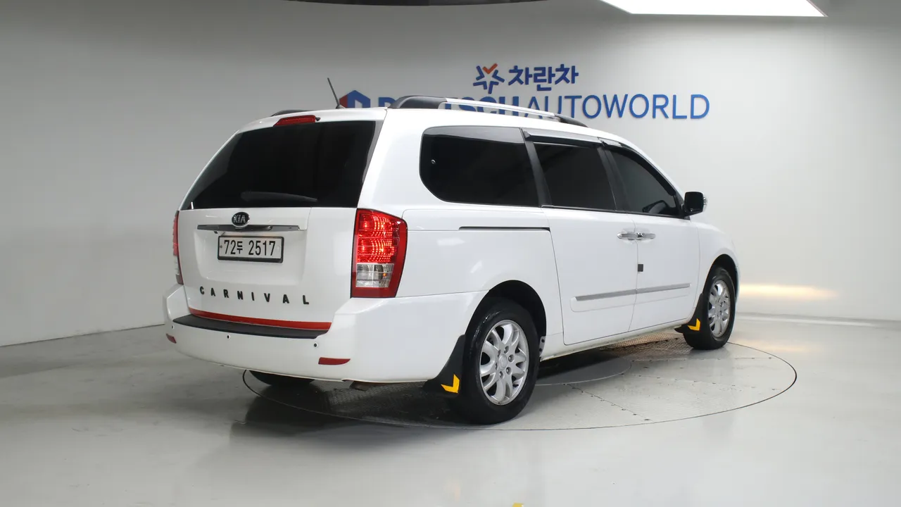 Kia Carnival — miniaturë 2