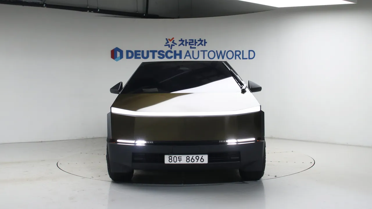 Tesla Cybertruck — miniaturë 3
