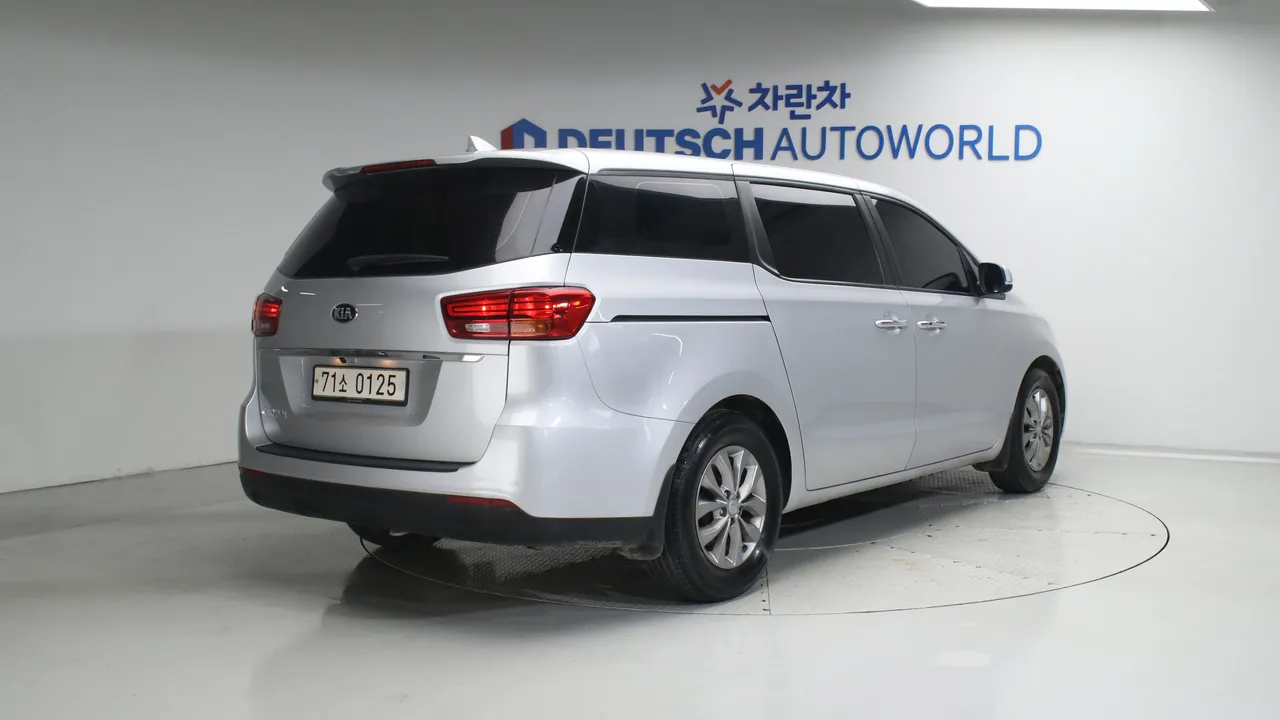 Kia Carnival — miniaturë 2