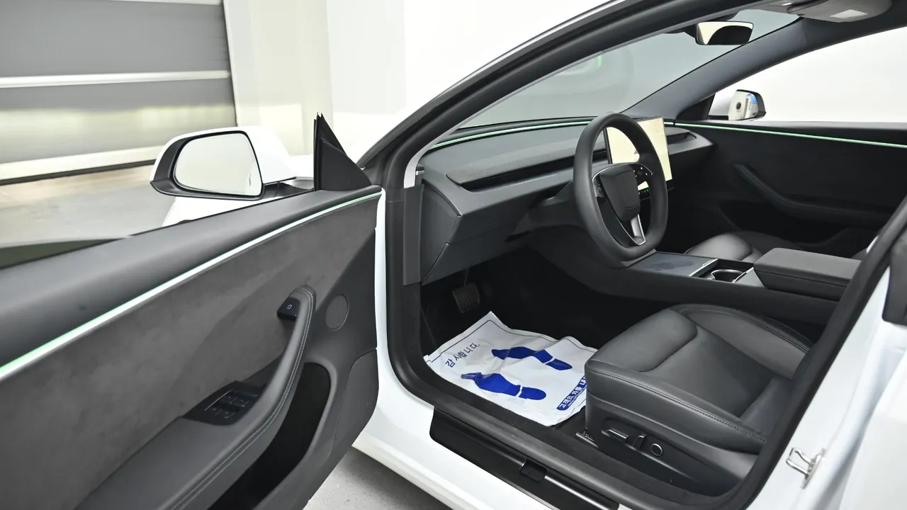Tesla Model 3 — miniaturë 11