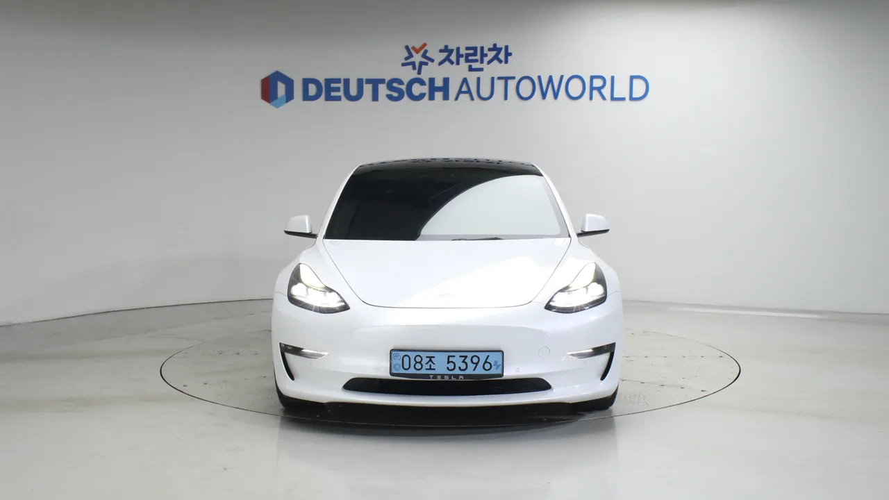 Tesla Model 3 — miniaturë 3