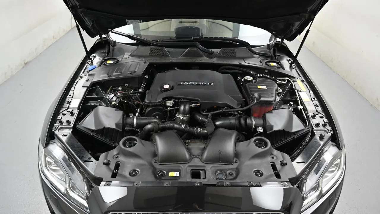 Jaguar XJ — miniaturë 6