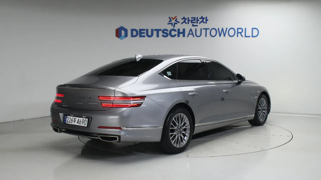 Genesis G80 — miniaturë 2