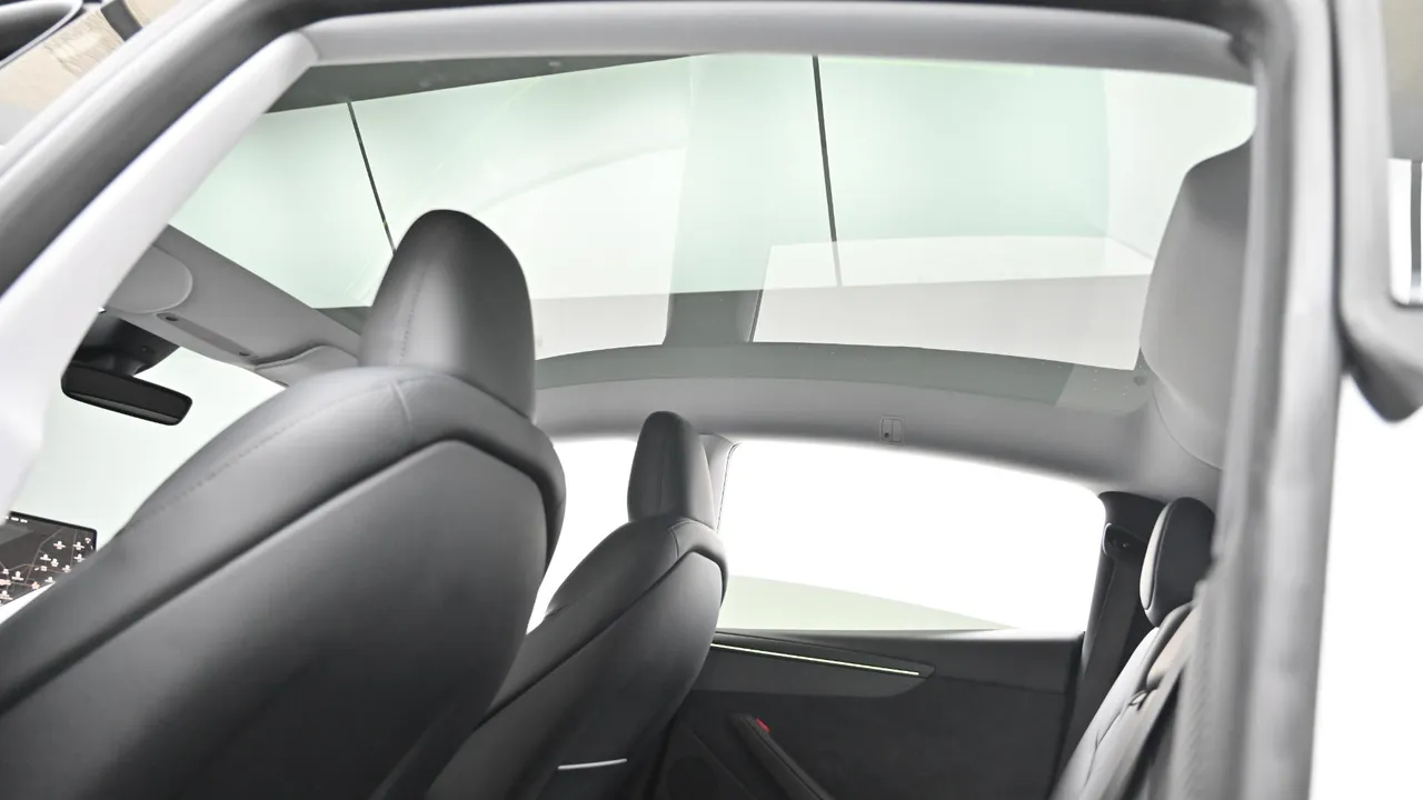 Tesla Model Y — miniaturë 18