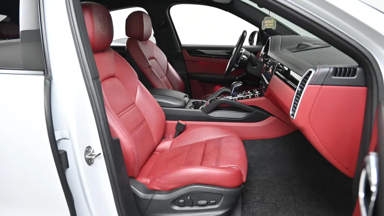 Porsche Cayenne — miniaturë 10