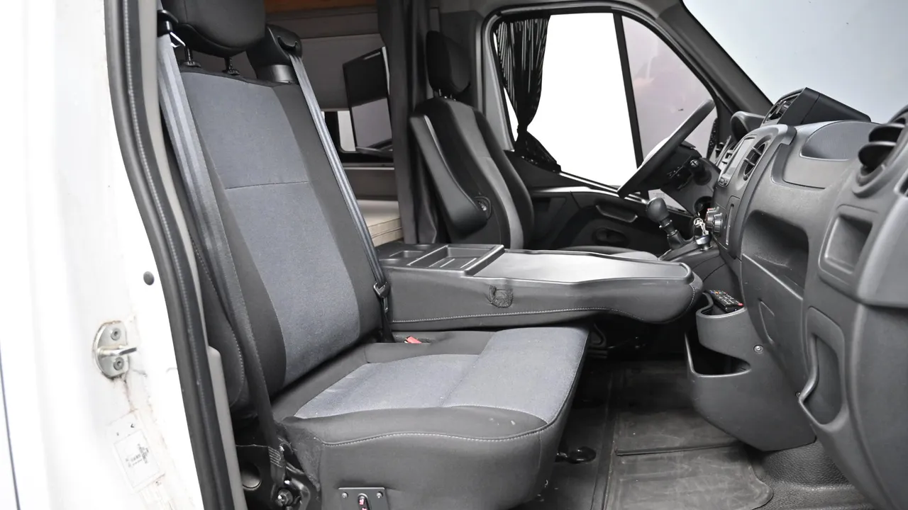 Renault Korea (Samsung) Master 2.3 13-seater