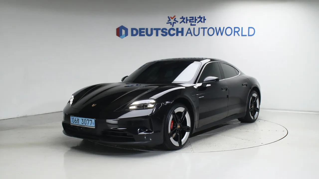 Porsche Taycan 105kWh 4S — foto 1