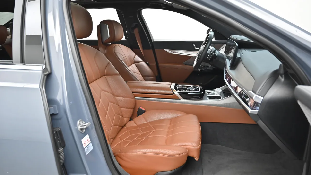 BMW 7er — miniaturë 10