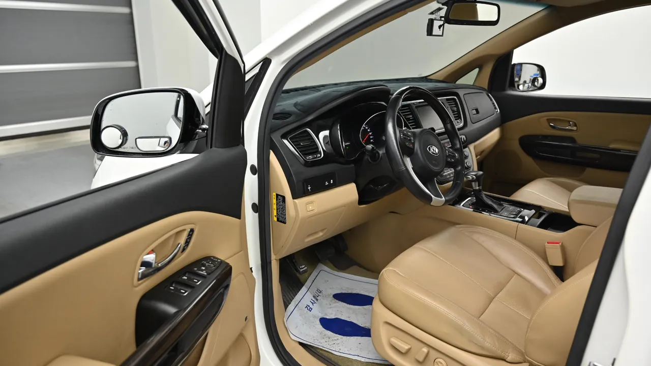 Kia Carnival — miniaturë 11
